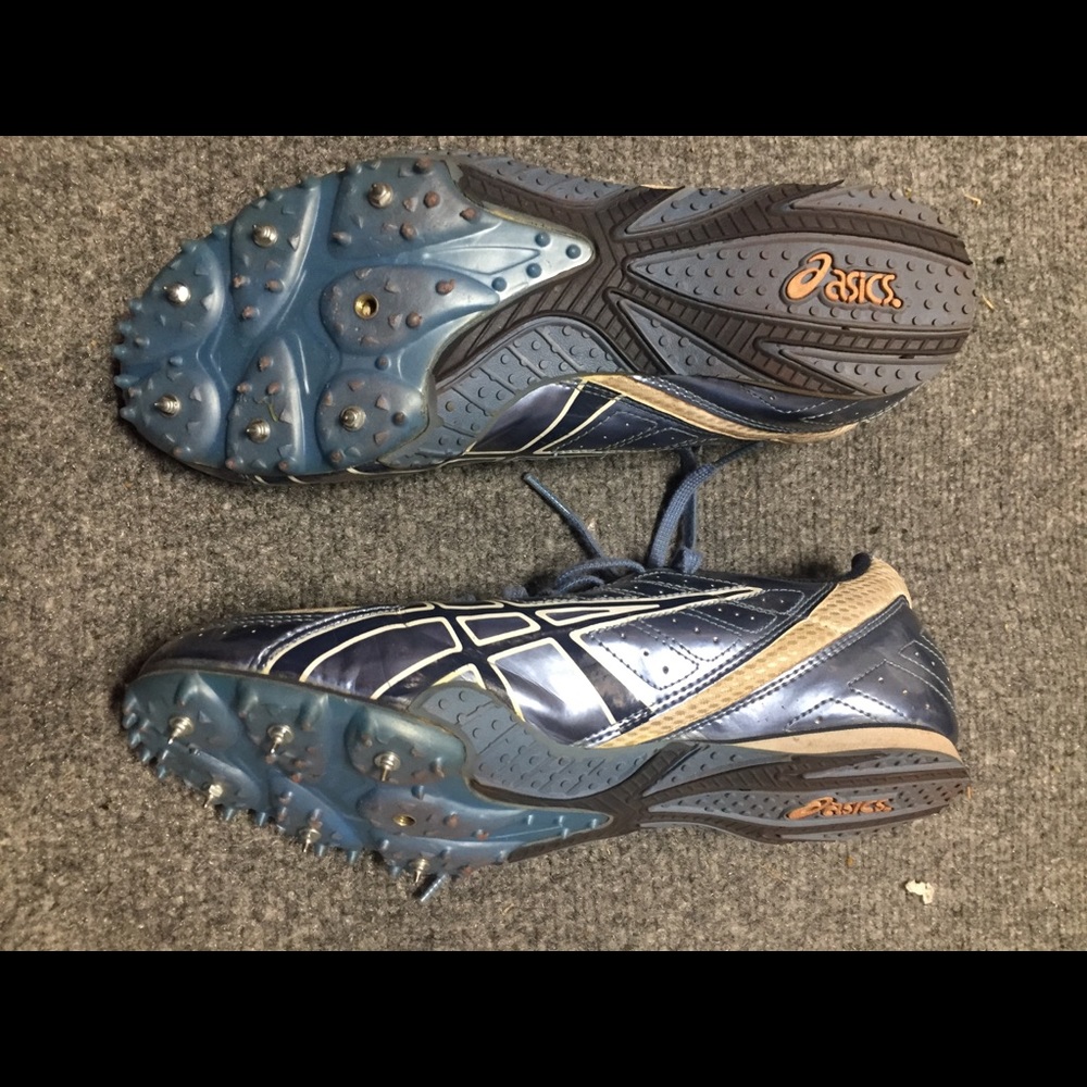 Track shoes with spikes asics